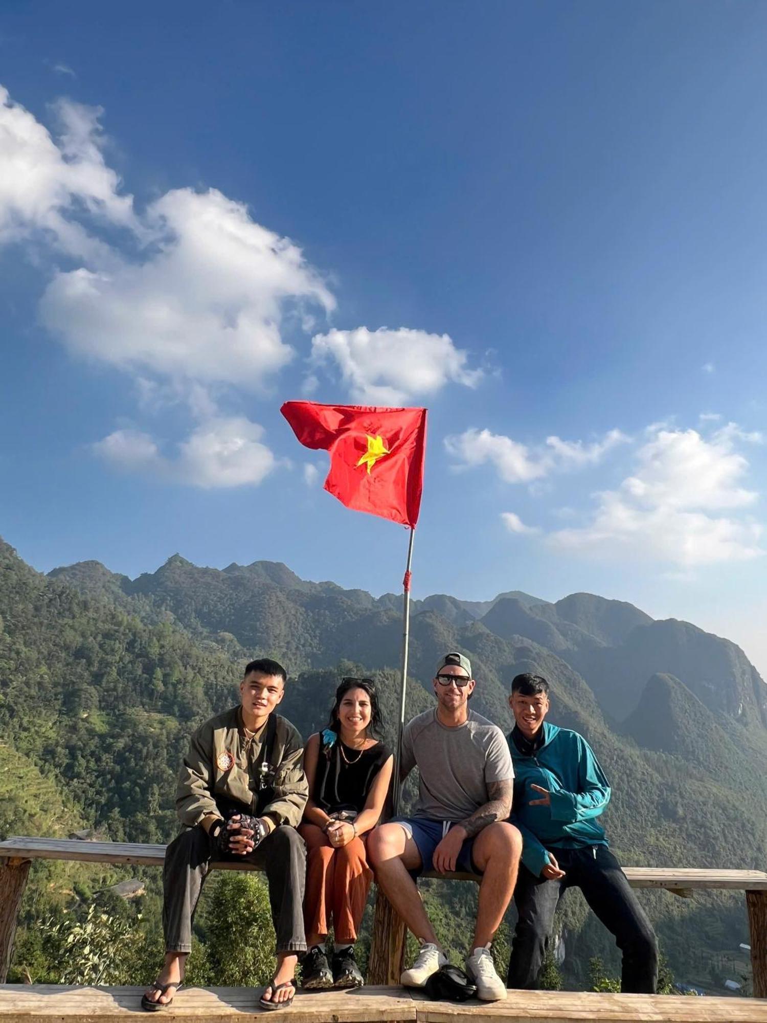 Hg Hostel Provide Tours & Motorbikes Ha Giang Exterior foto
