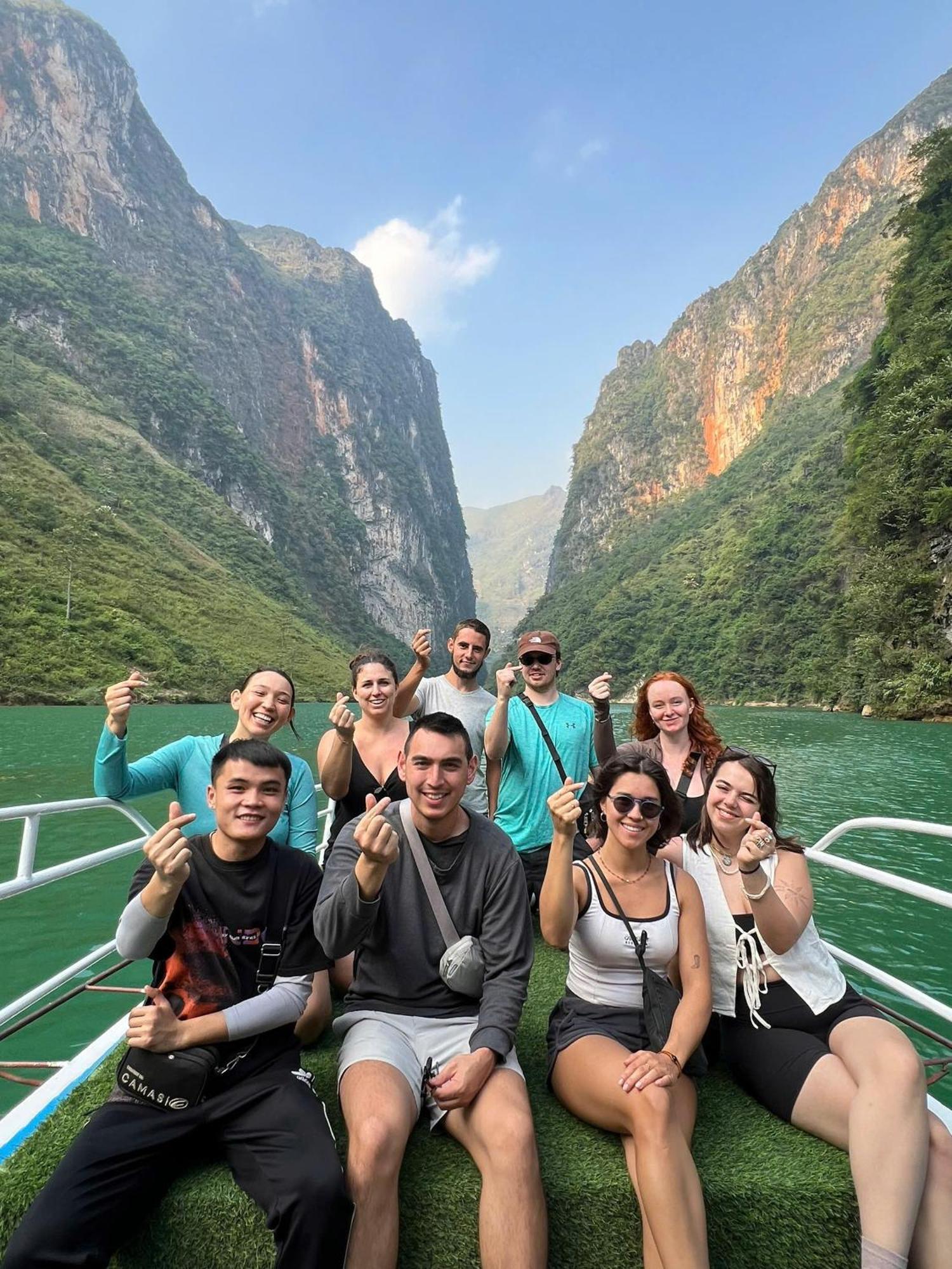 Hg Hostel Provide Tours & Motorbikes Ha Giang Exterior foto